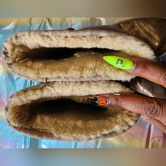 10 [UGG] Metallic Studded Fur Lined Croc Boots -Worn but lots of life - Picture 7 of 15